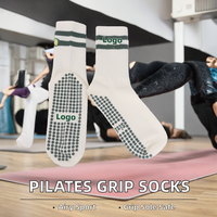 Chaussettes de Pilates tricotées respirantes et antidérapantes personnalisées avec logo sur le revers inférieur – Collection Printemps