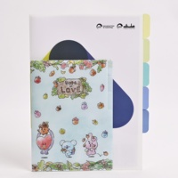 Carpeta de Presentación en Forma de L Personalizada AWG-F-005610 de Artworldgift, Material PP con Botón a Presión, Incluye Bolsillos para