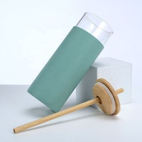 Botol Minum Kaca Borosilikat Tinggi 500ml Dengan Selongsong Silikon Anti Panas Sedotan Tutup Bambu Kustom OEM