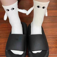 Conception spéciale Tiktok fournisseur personnalisé à chaud motif drôle tenant la main Couple amis chaussettes magnétiques unisexe