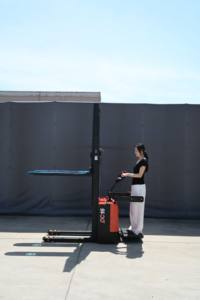 Apilador Eléctrico EVERLIFT ELES-15F, 2T, 3.5m de Elevación, Equipo de Apilamiento Industrial para Almacén, Económico - Product Image 5