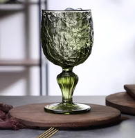 Vente en gros de 5 styles de gobelets à vin vintage verts embossés, verrerie de luxe rétro colorée pour la décoration de mariages, de fêtes et d'événements