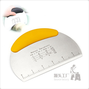 Grattoir à pâte demi-rond en acier inoxydable avec échelle de mesure pour la pâtisserie et les outils de boulangerie - Product Image 1