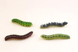 มุกตลกพลาสติกลายแมลงขนาดเล็กหนอนผีเสื้อของเล่นของขวัญวันฮาโลวีนสำหรับเด็กโมเดลแมลงพลาสติกหนอนผีเสื้อขนาดเล็ก - Product Image 3