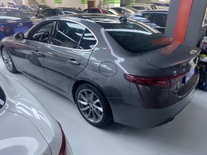 Guazi <span class=keywords><strong>Prix</strong></span> Bas <span class=keywords><strong>Alfa</strong></span> <span class=keywords><strong>Romeo</strong></span> <span class=keywords><strong>Giulia</strong></span> Essence 2.0 Automatique Conduite à Gauche Sièges en Cuir Caméra Arrière Voiture d'Occasion Propulsion Arrière 5 Places - Product Image 5