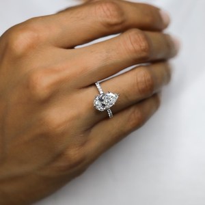 Anillo de compromiso de lujo con diamante de laboratorio en forma de pera, oro blanco, promesa de eternidad, pavé, herencia, anillo llamativo - Product Image 6