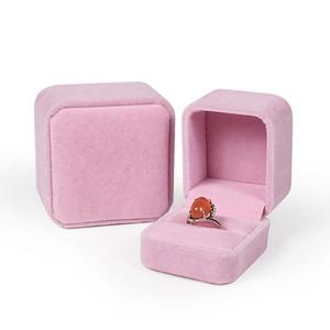 Boîtes à bijoux en velours avec logo personnalisé, styles carrés de haute qualité, différentes couleurs, emballage simple et luxueux, style personnalisé, élégant - Product Image 1