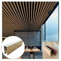 Plafonds en aluminium ignifuges modernes, imitation bois, faux baffles pour la décoration intérieure des restaurants