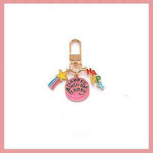 Porte-clés gâteau <span class=keywords><strong>d</strong></span>'anniversaire, porte-clés en émail rose « Happee Birthdae », joli breloque étoile arc-en-ciel et <span class=keywords><strong>lettre</strong></span> « Happy », excellent cadeau pour les amis - Product Image 2