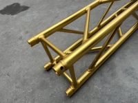 Structure en aluminium personnalisée 200*200mm pour festival de musique et événements DJ, avec poteaux de fixation dorés