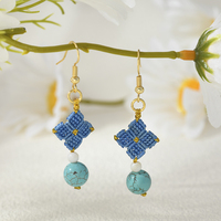 Boucles d'oreilles pendantes originales en macramé micro-tressé avec feuille, nœud porte-bonheur et fleur, design artisanal, petites boucles d'oreilles pendantes pour filles