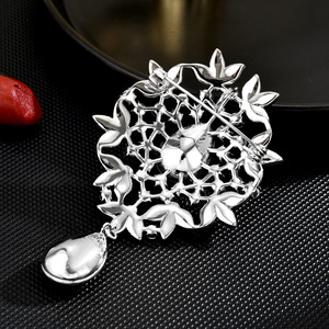 El nuevo elegante diseño de palacio retro Sentido de cristal Oldi delicado broche de abrigo todo en uno: un temperamento de generación - Product Image 5