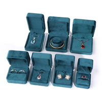 Boîte à bijoux en velours vert de luxe avec logo personnalisé imprimé pour boucles d'oreilles, colliers et bagues