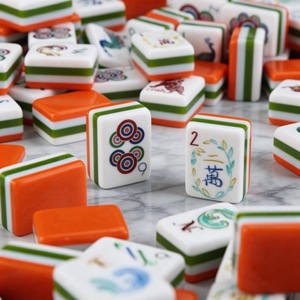 Tuiles de mahjong américaines portables <span class=keywords><strong>en</strong></span> acrylique à quatre couches avec motifs dessinés à la main pour le divertissement et les voyages <span class=keywords><strong>en</strong></span> déplacement - Product Image 1