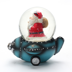 Commercio all'ingrosso della fabbrica in resina babbo natale su un piano suono luminoso vetro di natale globo di neve souvenir statuette decorazioni per la casa - Product Image 2