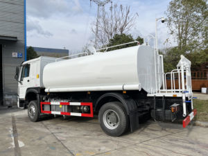 Camion-citerne Sinotruk HOWO 4x2 de 15 m³ avec moteur Weichai, arroseuse de rue, camion pulvérisateur d'eau routière - Product Image 5