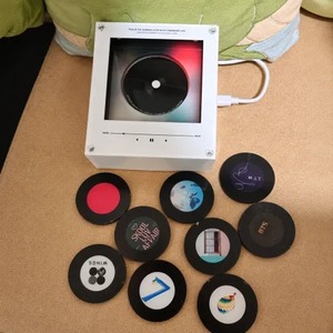 Mercancía Kpop, Imán Giratorio Luminoso para Refrigerador, Acrílico Ecológico y Duradero, Reproductor de Música LED con Foto de Álbum DIY, para Fans de Ídolos - Product Image 1