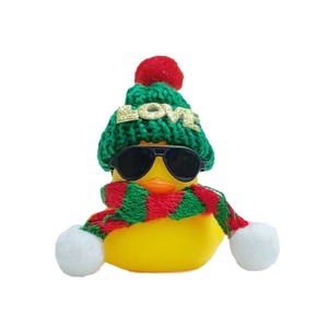 Cyber-Famous Little Yellow Duck Interior Kit Sombrero de lana y gafas de sol con decoración de consola de <span class=keywords><strong>coche</strong></span> Regalo de Navidad Hecho de goma de resina - Product Image 5