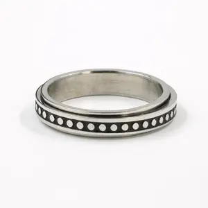 Вращающееся кольцо из нержавеющей стали с изображением сердца для облегчения тревоги