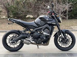 Motocicleta <span class=keywords><strong>Yamaha</strong></span> MT09 de 890cc, Tres Cilindros en Línea, Refrigeración Líquida, Inyección Electrónica, Frenos ABS, 6 Velocidades, Alta Potencia, Estilo Hyper Naked - Product Image 2