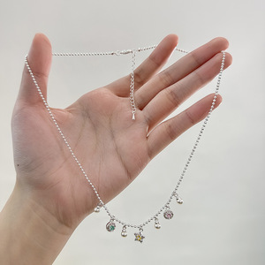 Collana con Stella a Cinque Punte e Bambina Danzante, Design di Nicchia, Versatile, Unica, di Alta Gamma, Alla Moda, Placcata Oro, con Catenina per Clavicola - Product Image 2