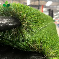 Gazon artificiel de haute qualité résistant aux UV, fabriqué en Chine, tapis en rouleau, gazon synthétique vert pour terrasse extérieure