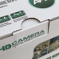 Emballage de protection en carton ondulé avec film couleur pour la protection de l'environnement, idéal pour les boîtes mystères de crèmes et masques cosmétiques, et les cadeaux.