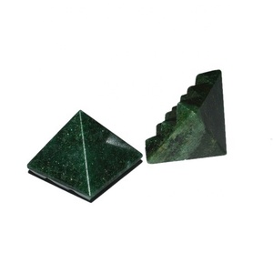 Compra artesanías de piedra semipreciosa de Pirámides de Lemuria de Jade verde curativo | Piedra preciosa Jade verde Pirámides de Lemuria artesanía de piedra de cristal curativa - Product Image 1