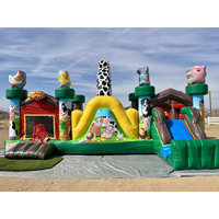 Château gonflable commercial sur le thème de la ferme avec toboggan et parcours d'obstacles animaux, combo structure de jeu et trampoline pour fête d'enfants