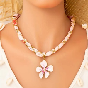 Collar de Acero Inoxidable Chapado en Oro de 18k de Lujo Ligero y Alta Gama, Joyería Moderna, Elegante y Versátil para Regalo - Product Image 6