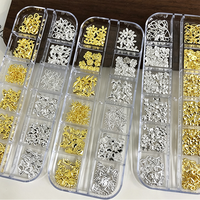 12 Grilles de Breloques pour Ongles en Alliage Or et Argent, Nœuds, Étoiles, Fleurs, Strass Métalliques Creux, Styles Mixtes, Bijoux de Manucure DIY
