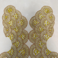 Nouvelle conception, applique en strass faite à la main en forme d'éventail avec perles Bugle et patchs en pierre et cristal pour robes de bal et robes de soirée