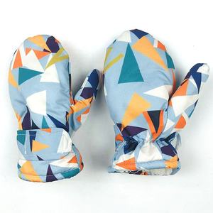 Vente en gros de moufles de ski imperméables et chaudes pour l'hiver, en polyester, avec géométrie, citrouille, motif <span class=keywords><strong>licorne</strong></span>, mitaines de neige pour enfants - Product Image 3