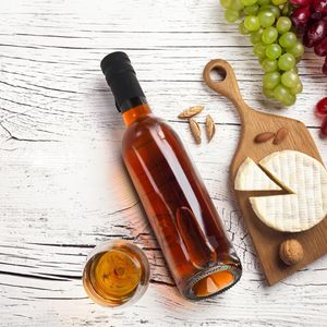 375ml/500ml/<b>750ml</b> Frosted Clear Glass Wine for Fruit <b>Bottles</b> with Screen Printing and Rubber Stopper - Product Image 6