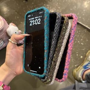 เคสโทรศัพท์ที่เหมาะสำหรับ iPhone 17 Pro Max, เคสโทรศัพท์กันกระแทกแบบใหม่ ดีไซน์น่ารัก ลายปักกำมะหยี่ สำหรับฤดูใบไม้ร่วงและฤดูหนาว รูระบายอากาศขนาดใหญ่ - Product Image 3