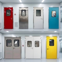 Porte d'hôpital intérieure battante en acier pour installations hospitalières modernes, avec fenêtre de visualisation et plaque de protection