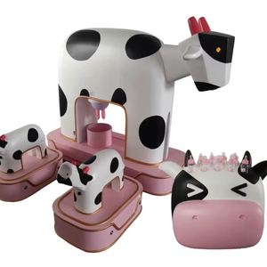 Découvrez l'expérience du traite et de l'alimentation simulés des veaux au parc familial Happy Farm - Product Image 1