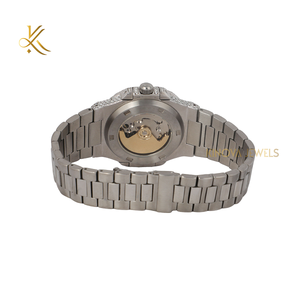 Reloj de diamantes de moissanita unisex con pulsera ajustable y diseño limpio adecuado para uso diario y looks llamativos - Product Image 4