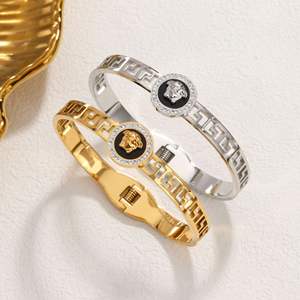 Bracciale con testa di leone in acciaio inossidabile Kira bracciale da donna placcato oro liscio braccialetti da donna a portata di mano - Product Image 1