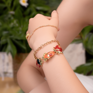 สร้อยข้อมือแฟชั่นดีไซน์เต่าทองสีแดง ชุบทอง PVD บนสแตนเลสสตีล 316L เครื่องประดับสำหรับผู้หญิง - Product Image 3