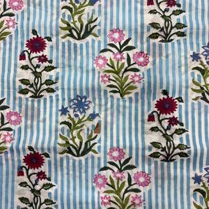 Tela de Algodón Ligera y Transpirable con Estampado Floral Multicolor en Azul Cielo, Hecha a Mano - Product Image 3