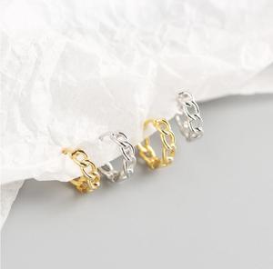 Pendientes <span class=keywords><strong>de</strong></span> aro <span class=keywords><strong>de</strong></span> cadena <span class=keywords><strong>de</strong></span> eslabones mínimos <span class=keywords><strong>de</strong></span> <span class=keywords><strong>Plata</strong></span> <span class=keywords><strong>de</strong></span> Ley 925 para mujer delicados Mini <span class=keywords><strong>aros</strong></span> Huggie con chapado en oro para boda o regalo - Product Image 4