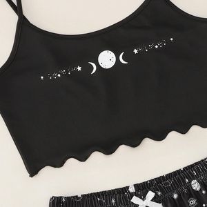 Nouvel ensemble pyjama décontracté avec haut caraco imprimé lune et étoiles, et short ciel étoilé cosmique TL9441 Vente en gros - Product Image 4