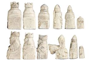 Jeu d'échecs île de Lewis en polyrésine/résine avec boîte de jeu, 44.5 cm, polyrésine, ivoire antique - Product Image 2