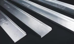 Canal <span class=keywords><strong>de</strong></span> fourrure <span class=keywords><strong>de</strong></span> <span class=keywords><strong>quille</strong></span> <span class=keywords><strong>de</strong></span> plafond léger <span class=keywords><strong>de</strong></span> prix usine pour les panneaux composites en aluminium dédiés - Product Image 4