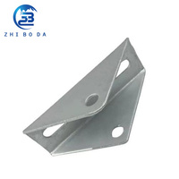 Support de connecteur solaire triangulaire durable à quatre trous en acier inoxydable pour structure de montage au sol photovoltaïque