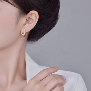 Pendientes de Diseño Retro Francés con Doble Capa de Microincrustaciones de Circonio, Diseño de Nariz de Cerdo, Estilo Lujoso y Sofisticado para Regalo - Product Image 3