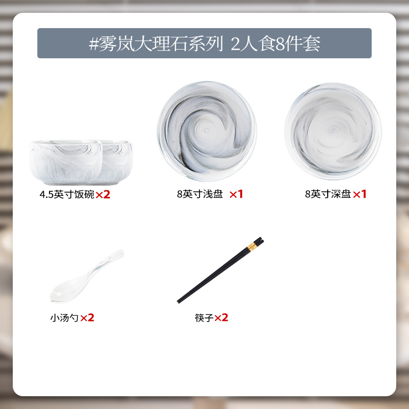 2 personas comen 8 piezas