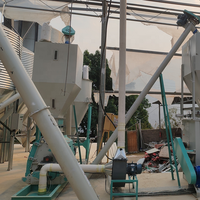 Machine à granulés d'aliments pour animaux de ferme avicole 300k, moulin à granulés à matrice annulaire, capacité de 3-5 tonnes par heure pour usine d'aliments.