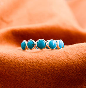 Bague éternité turquoise la plus vendue avec pierre précieuse naturelle en argent 925, bague minimaliste en turquoise à vendre - Product Image 5